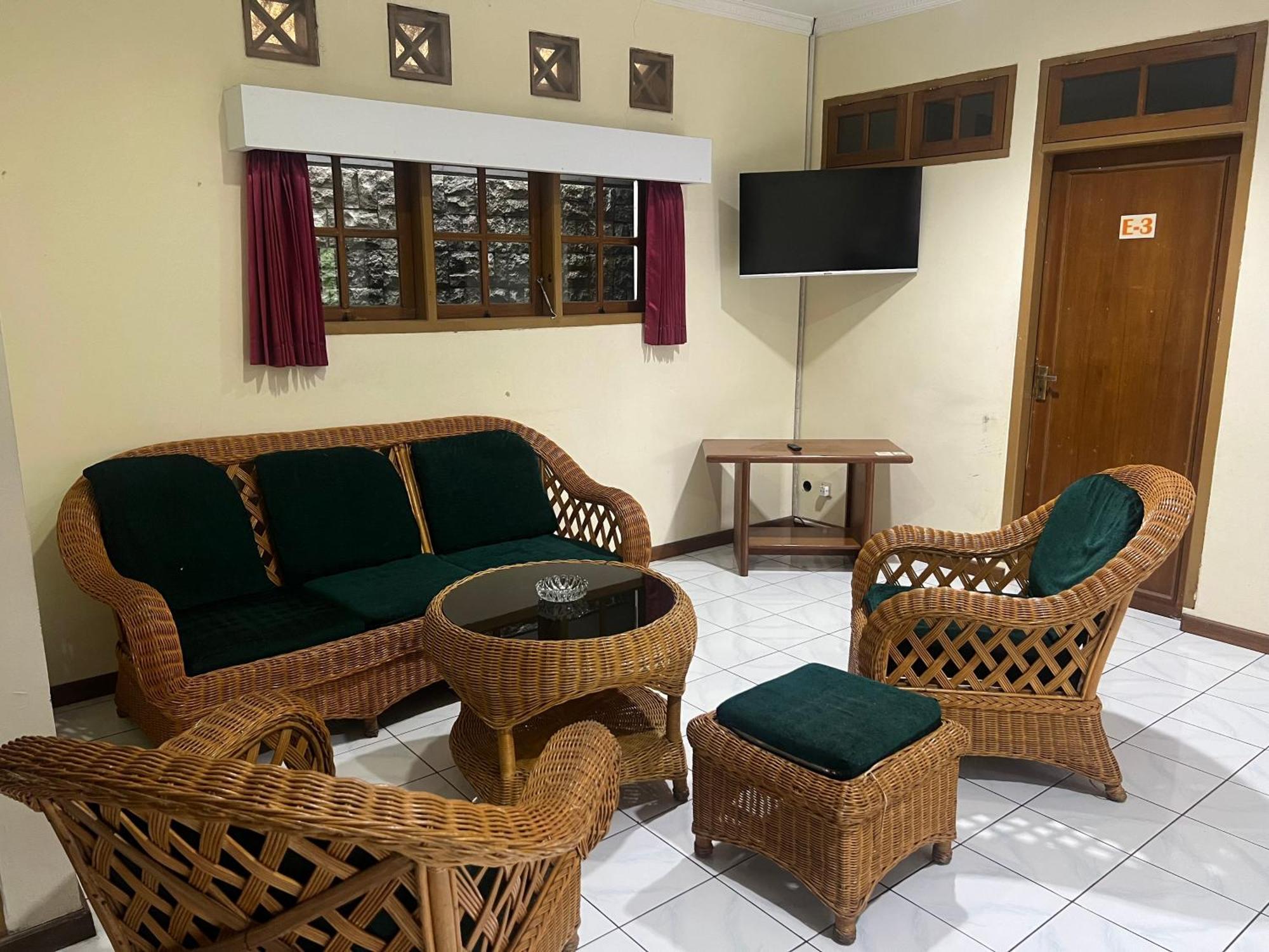 Hotel Puspa Sari Ciater Eksteriør bilde